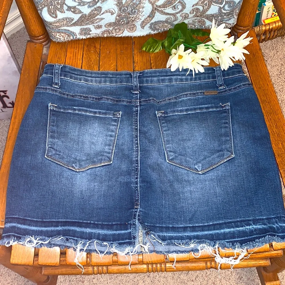 💕KanCan Frayed Denim Mini SKIRT Raw Hem; Women’s Size 30 Waist (13) - Picture 5 of 11
